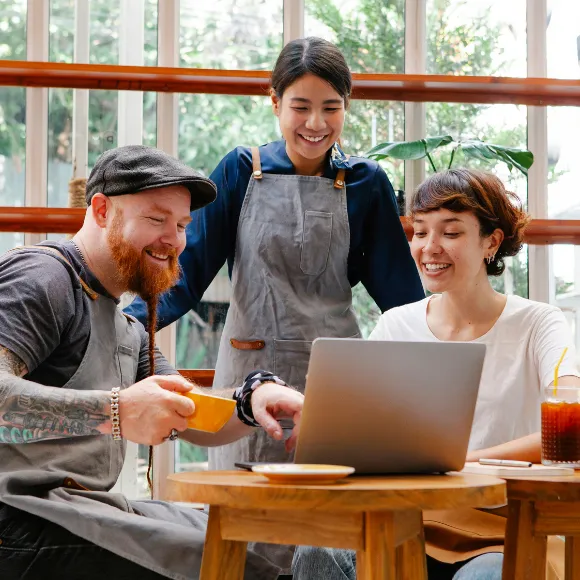 PáginaVIVA diseña sitios web alineados con los objetivos comerciales de cada cliente, integrando estrategias digitales y tradicionales para maximizar el impacto y alcanzar tanto al público en España como en Europa.