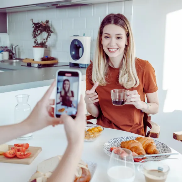 En PáginaVIVA nos encargamos del mantenimiento profesional de redes sociales como Facebook e Instagram para autónomos y empresas, generando contenido estratégico que incrementa la visibilidad y mejora la interacción con clientes.